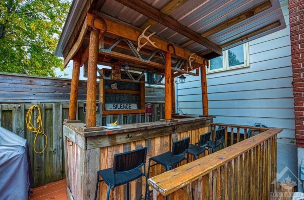Castlerooms Homestay オタワ エクステリア 写真